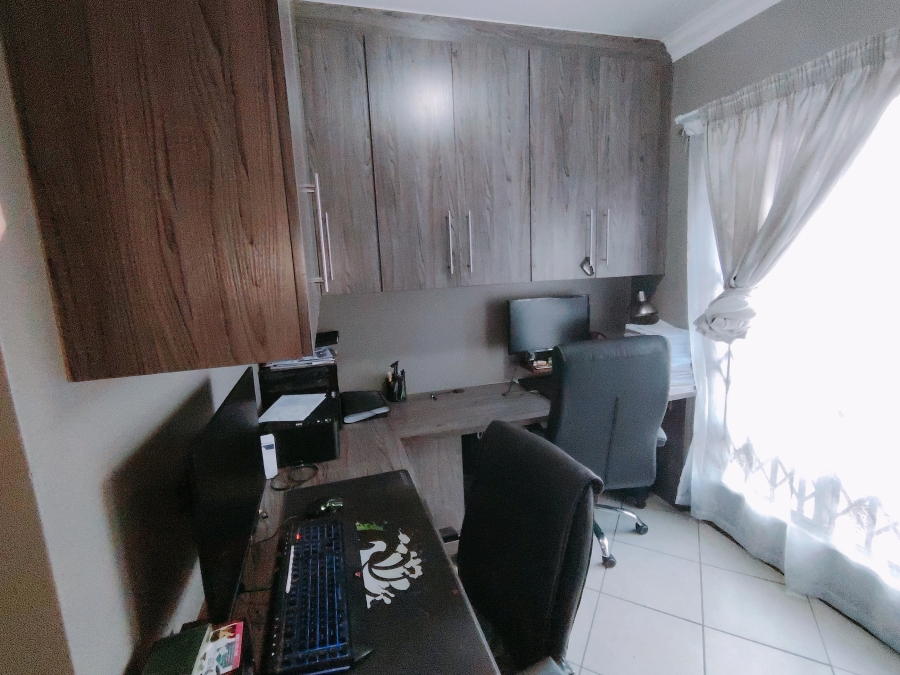 3 Bedroom Property for Sale in Monavoni Gauteng