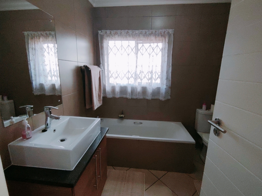 3 Bedroom Property for Sale in Monavoni Gauteng