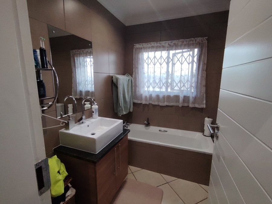 3 Bedroom Property for Sale in Monavoni Gauteng