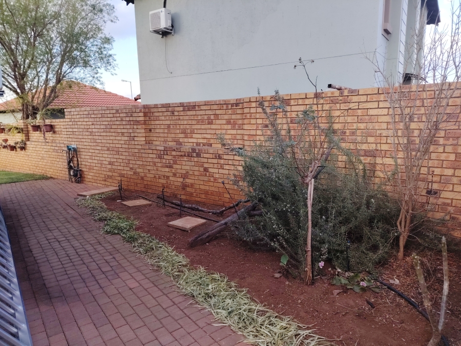 3 Bedroom Property for Sale in Monavoni Gauteng