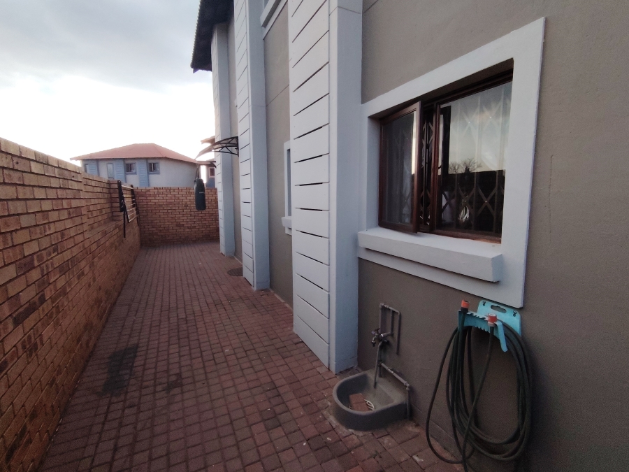 3 Bedroom Property for Sale in Monavoni Gauteng