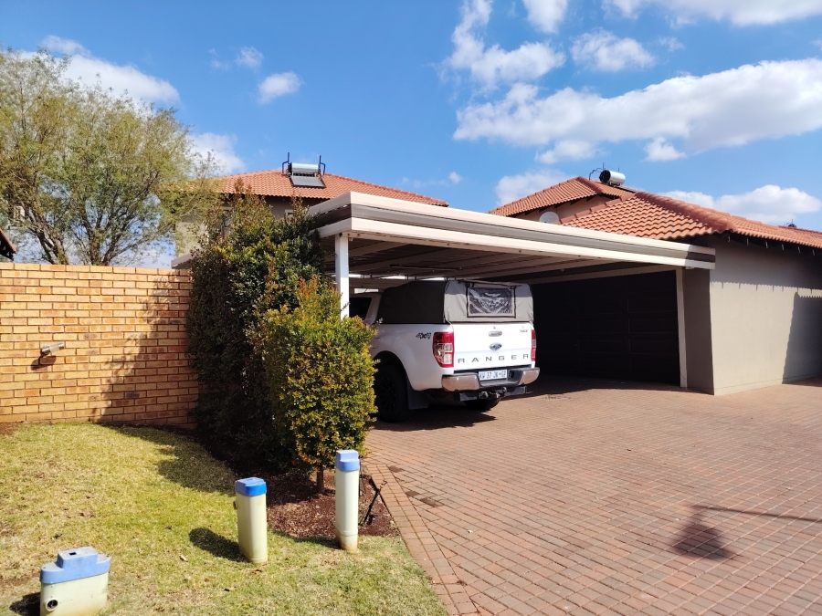 3 Bedroom Property for Sale in Monavoni Gauteng