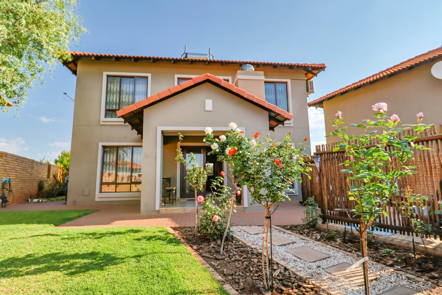 3 Bedroom Property for Sale in Monavoni Gauteng