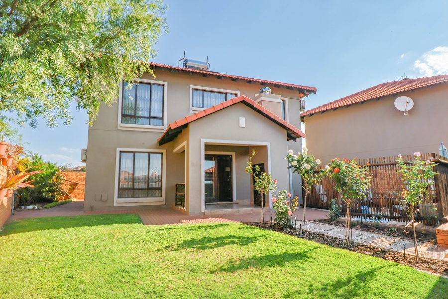 3 Bedroom Property for Sale in Monavoni Gauteng