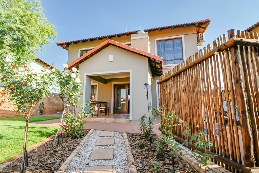 3 Bedroom Property for Sale in Monavoni Gauteng