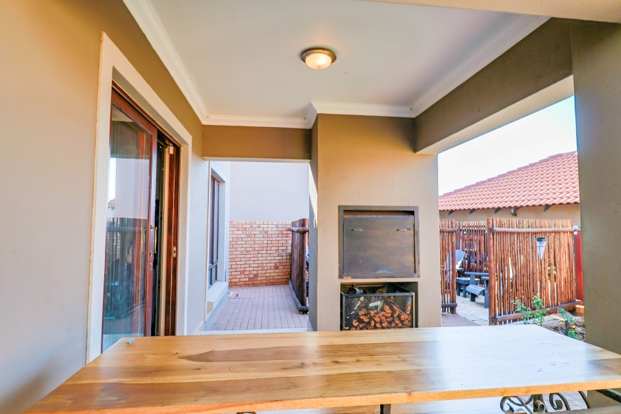 3 Bedroom Property for Sale in Monavoni Gauteng
