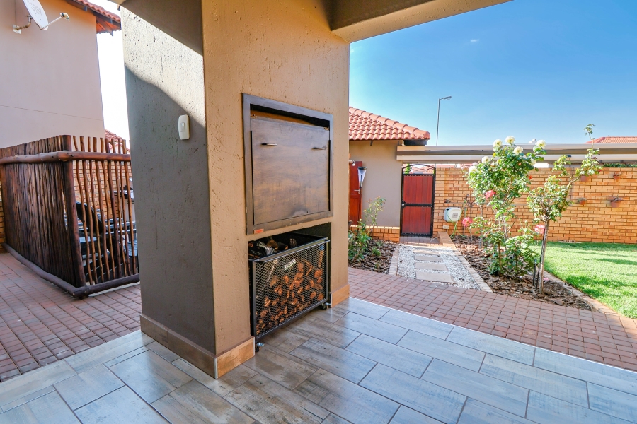 3 Bedroom Property for Sale in Monavoni Gauteng