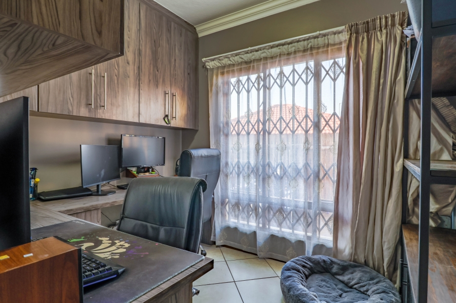 3 Bedroom Property for Sale in Monavoni Gauteng
