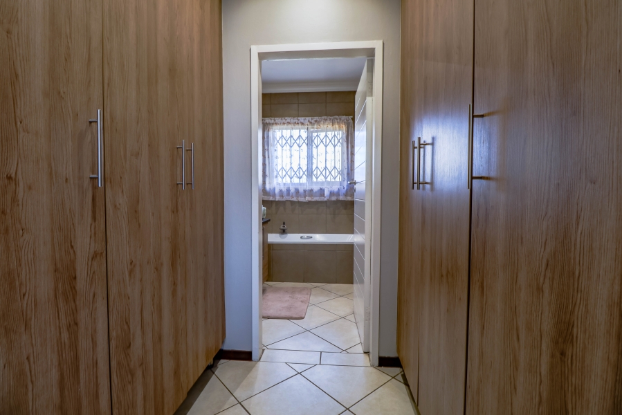 3 Bedroom Property for Sale in Monavoni Gauteng