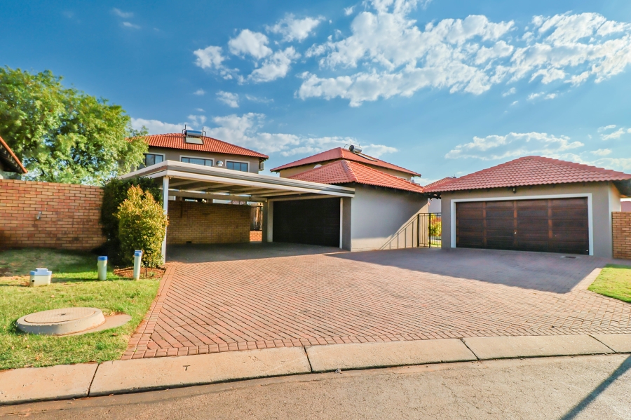 3 Bedroom Property for Sale in Monavoni Gauteng