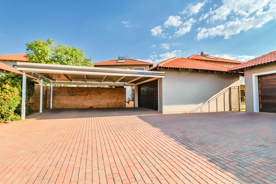 3 Bedroom Property for Sale in Monavoni Gauteng