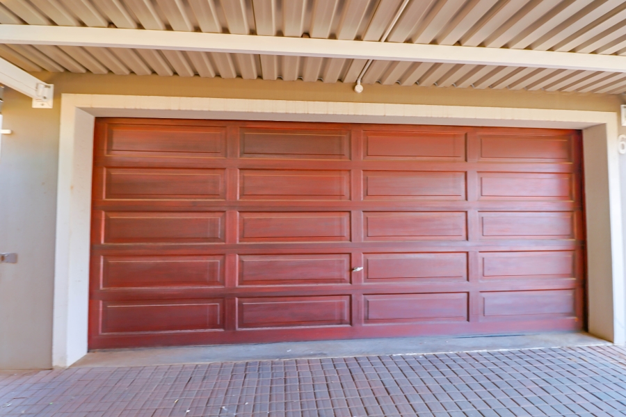 3 Bedroom Property for Sale in Monavoni Gauteng