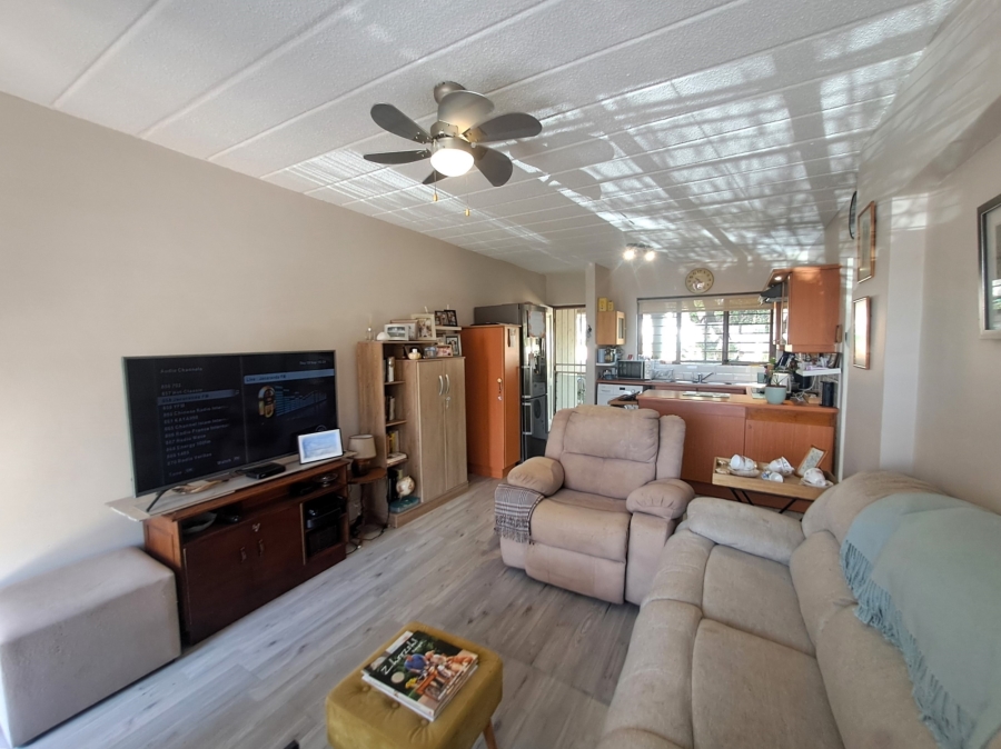1 Bedroom Property for Sale in Hurlingham Gauteng