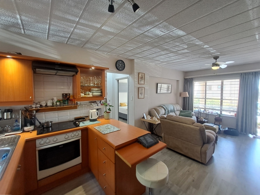 1 Bedroom Property for Sale in Hurlingham Gauteng