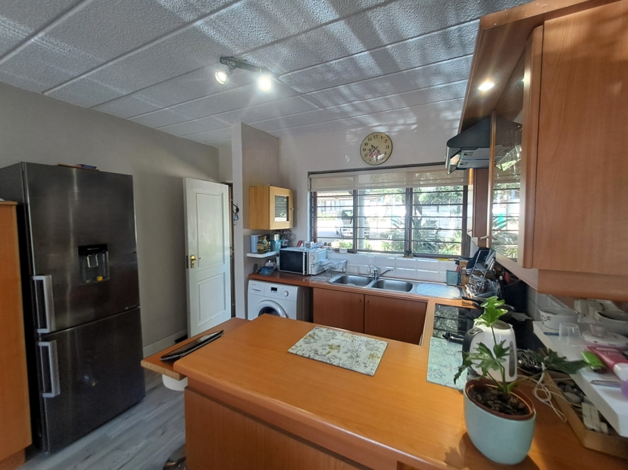 1 Bedroom Property for Sale in Hurlingham Gauteng