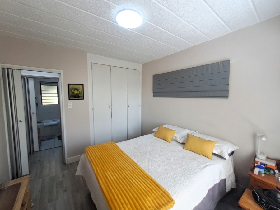 1 Bedroom Property for Sale in Hurlingham Gauteng