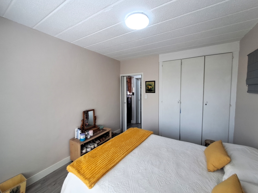 1 Bedroom Property for Sale in Hurlingham Gauteng
