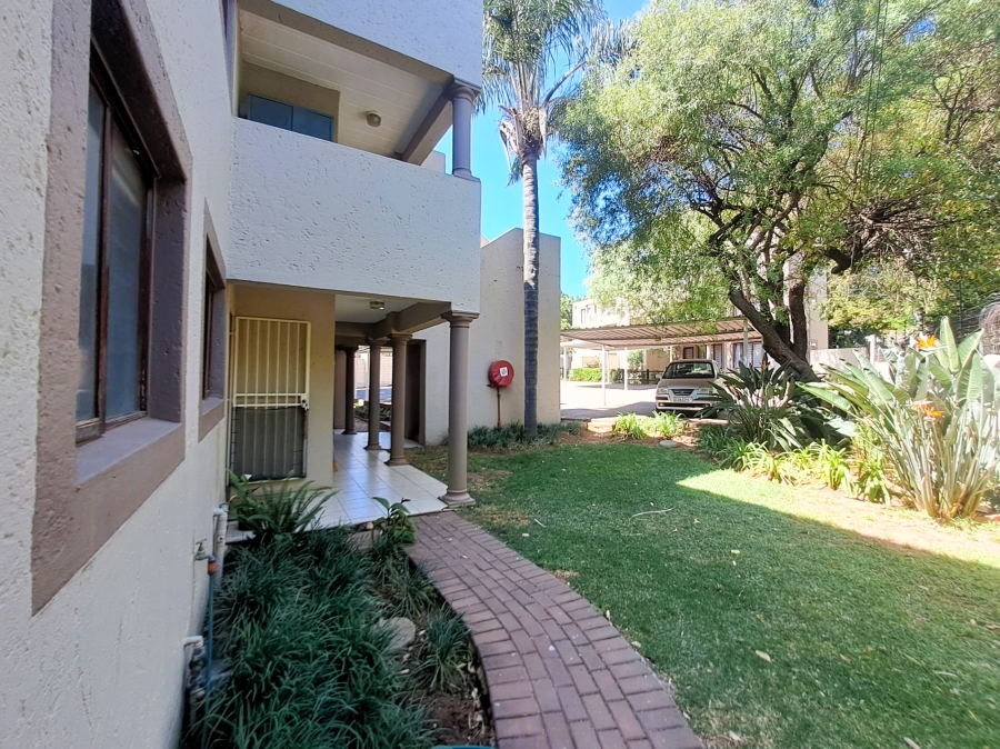 1 Bedroom Property for Sale in Hurlingham Gauteng