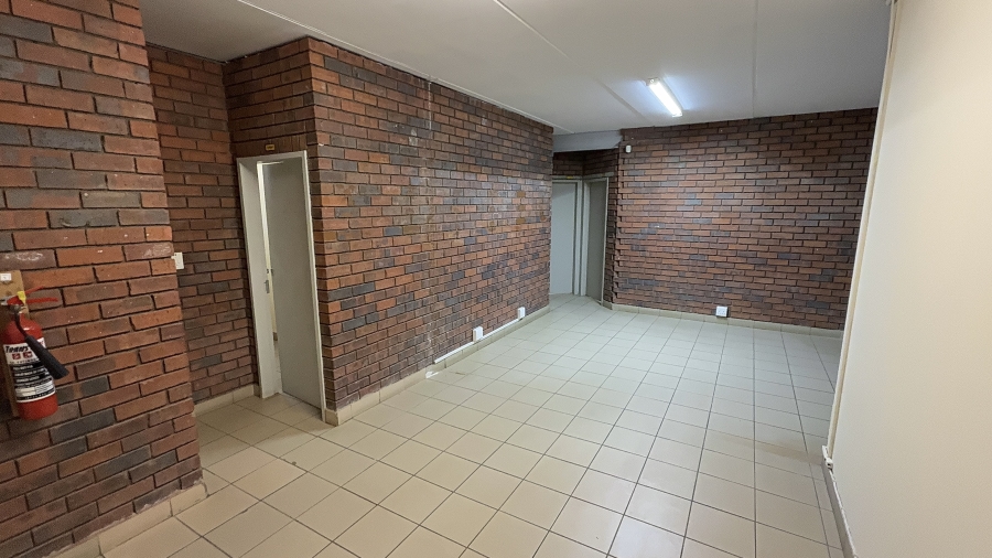 To Let commercial Property for Rent in Driehoek Gauteng