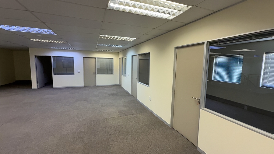 To Let commercial Property for Rent in Driehoek Gauteng