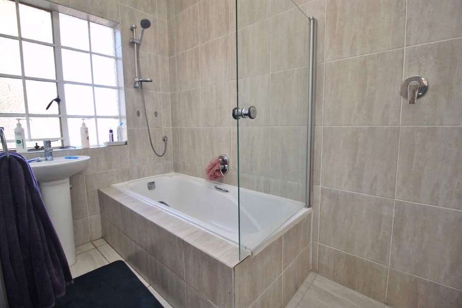 4 Bedroom Property for Sale in Wychwood Gauteng