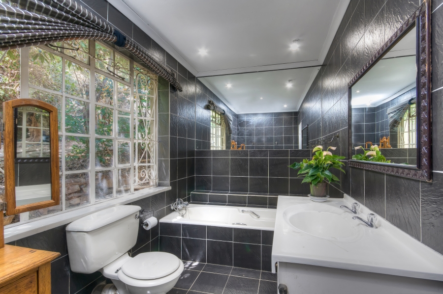 4 Bedroom Property for Sale in Mountain View Gauteng