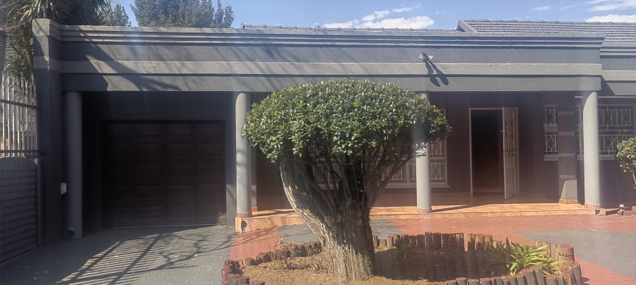 3 Bedroom Property for Sale in Robertsham Gauteng