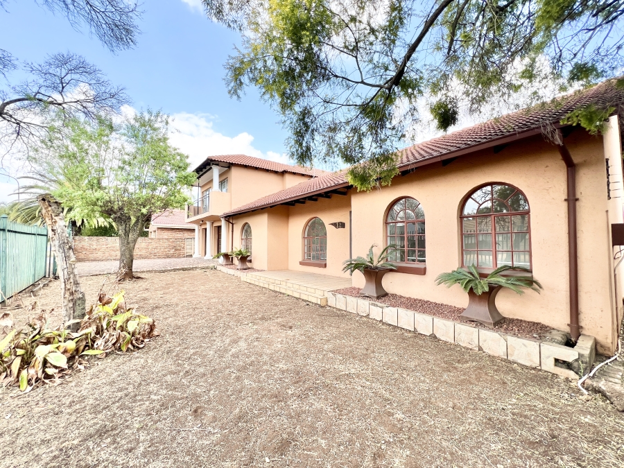 5 Bedroom Property for Sale in Wierda Park Gauteng