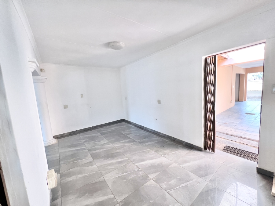 5 Bedroom Property for Sale in Wierda Park Gauteng