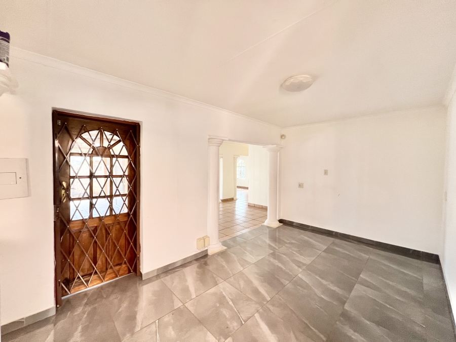 5 Bedroom Property for Sale in Wierda Park Gauteng