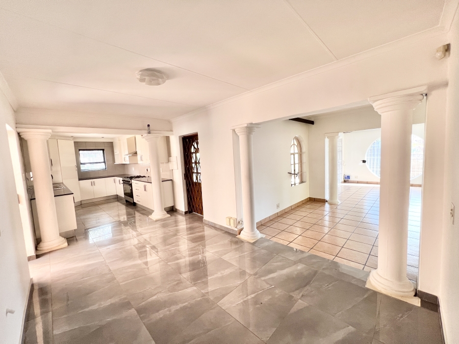 5 Bedroom Property for Sale in Wierda Park Gauteng