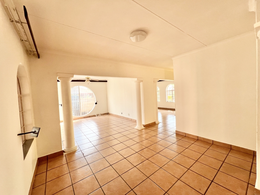 5 Bedroom Property for Sale in Wierda Park Gauteng