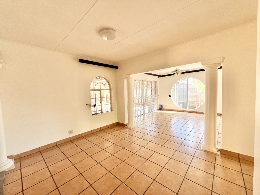 5 Bedroom Property for Sale in Wierda Park Gauteng