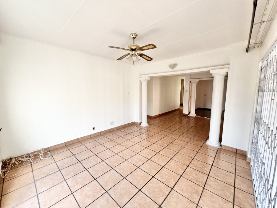 5 Bedroom Property for Sale in Wierda Park Gauteng