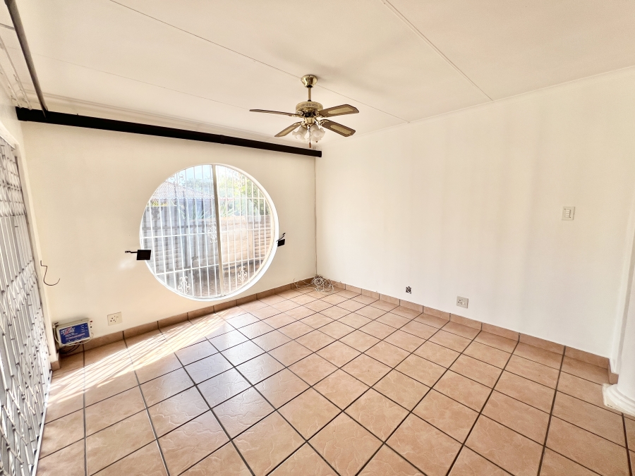 5 Bedroom Property for Sale in Wierda Park Gauteng