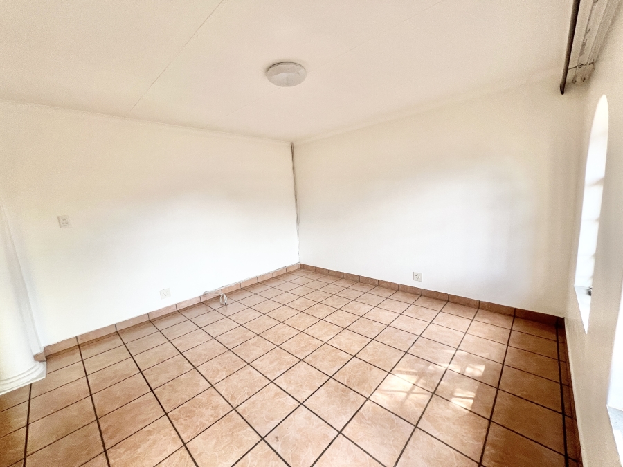 5 Bedroom Property for Sale in Wierda Park Gauteng