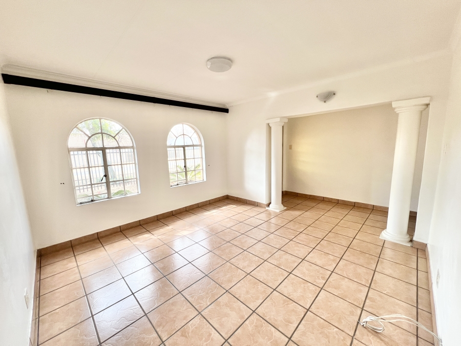 5 Bedroom Property for Sale in Wierda Park Gauteng