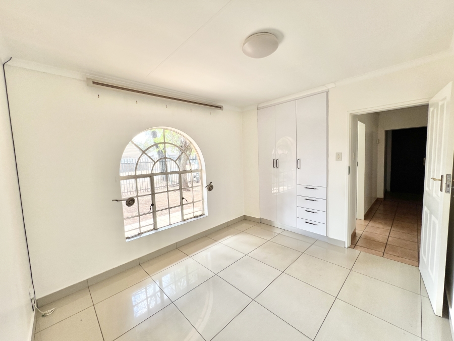 5 Bedroom Property for Sale in Wierda Park Gauteng