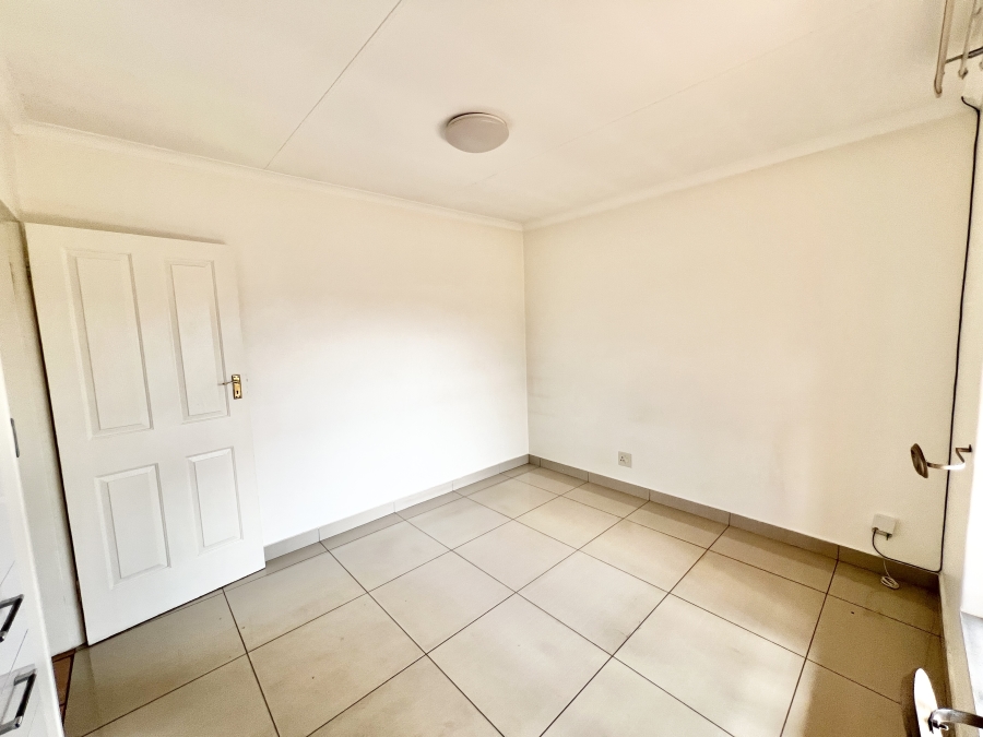 5 Bedroom Property for Sale in Wierda Park Gauteng
