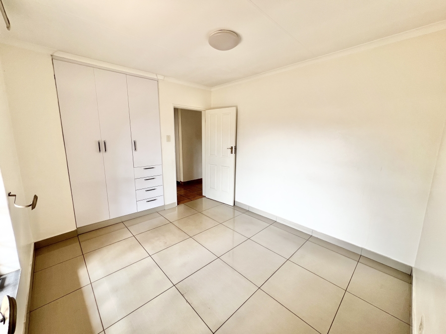 5 Bedroom Property for Sale in Wierda Park Gauteng