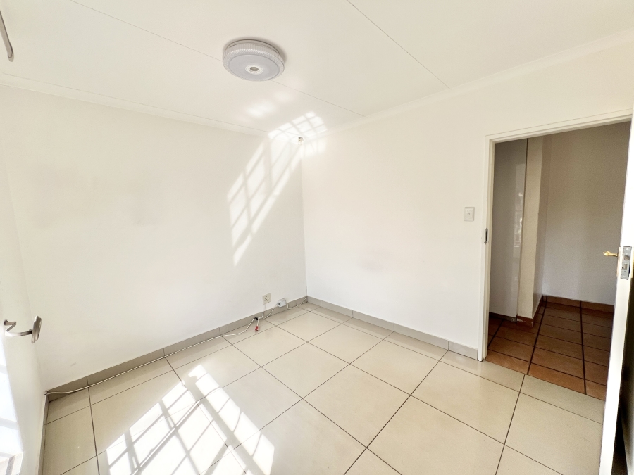 5 Bedroom Property for Sale in Wierda Park Gauteng
