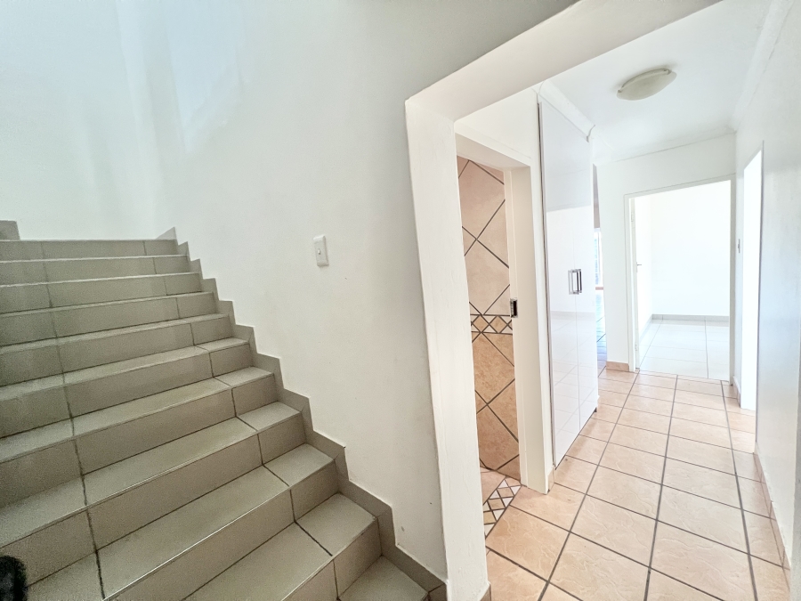 5 Bedroom Property for Sale in Wierda Park Gauteng