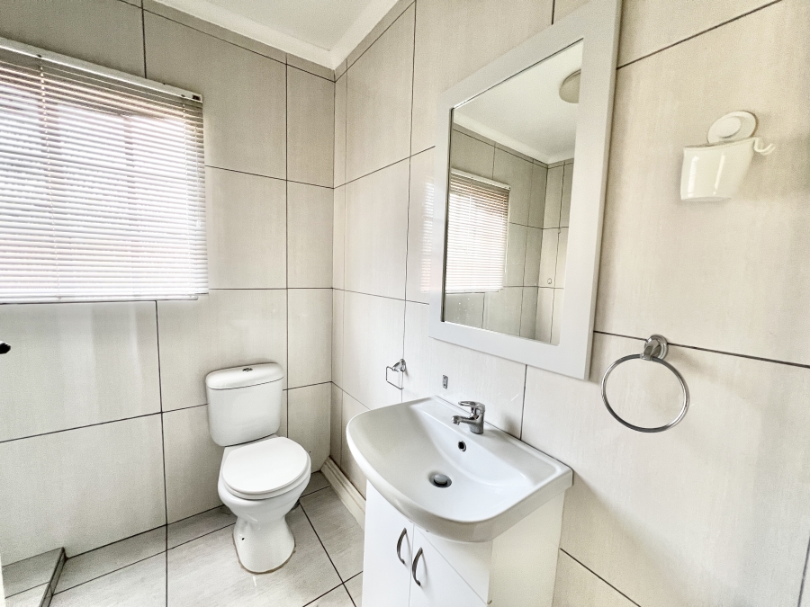 5 Bedroom Property for Sale in Wierda Park Gauteng