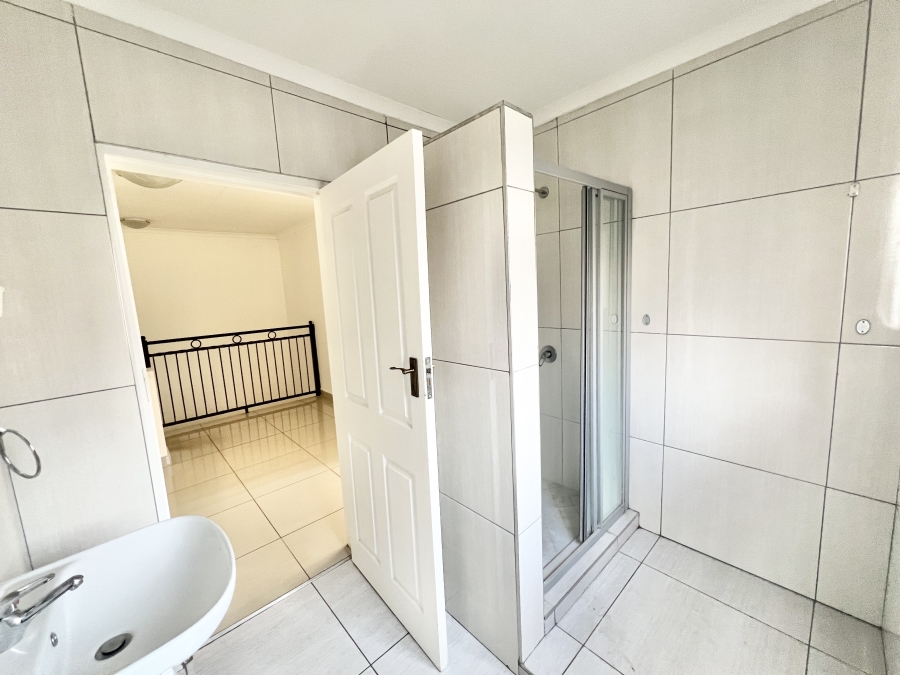 5 Bedroom Property for Sale in Wierda Park Gauteng