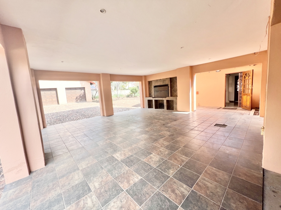 5 Bedroom Property for Sale in Wierda Park Gauteng