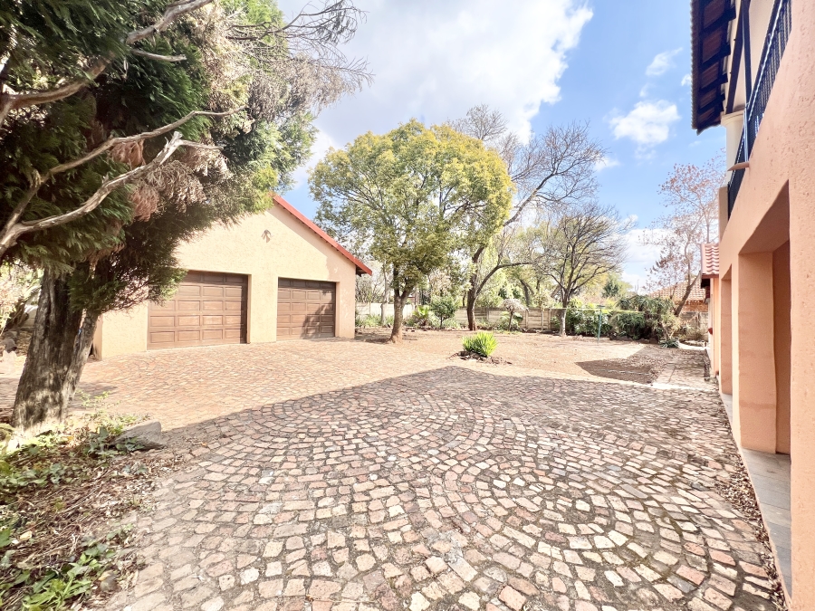 5 Bedroom Property for Sale in Wierda Park Gauteng