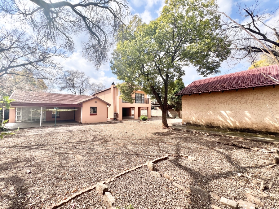 5 Bedroom Property for Sale in Wierda Park Gauteng