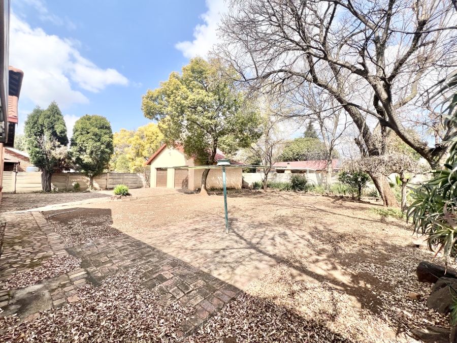 5 Bedroom Property for Sale in Wierda Park Gauteng