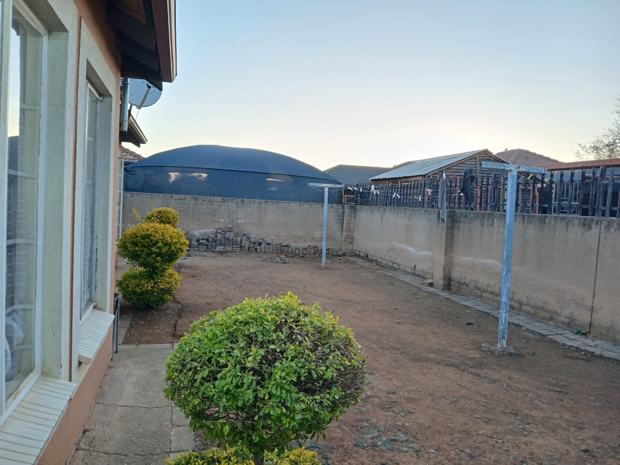 To Let 3 Bedroom Property for Rent in Danville Gauteng