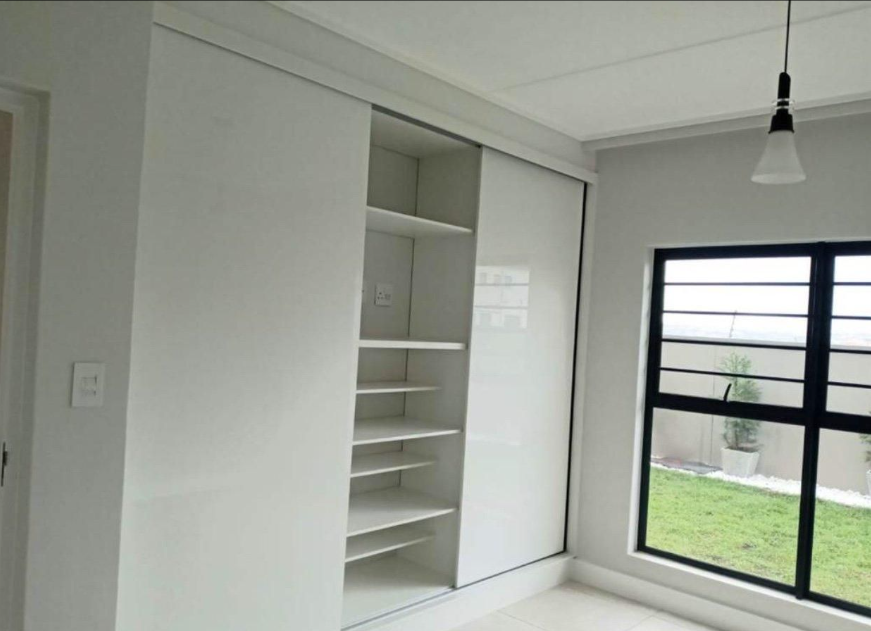 To Let 3 Bedroom Property for Rent in Waterfall Gauteng